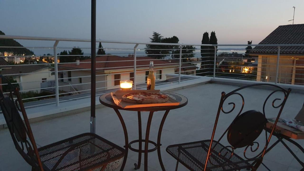 Garda View - Nuovo Appartamento Con Solarium Vista Lago Εξωτερικό φωτογραφία